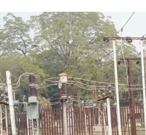 डबल इंजन की सरकार में अधिकारी जनता के फोन का जवाब देना समझते हैं अपमान!