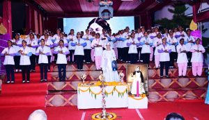 जिलाधिकारी के मौजूदगी मे लिया मानव सेवा की शपथ।