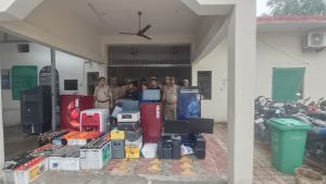 चंदौली: मुगलसराय पुलिस के हत्थे चढ़े अंतर्जनपदीय चोरी करने वाले गिरोह के 4 सदस्य, 11 लाख का माल बरामद।